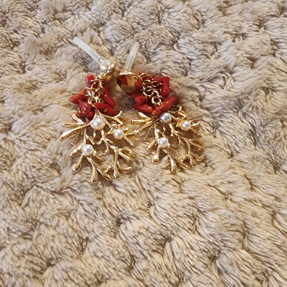 Red Necklace with Gold Accents Set - Picture 11 of 16